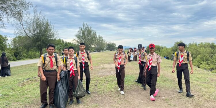 Pramuka MAN 2 Banda Aceh Turut Ambil Bagian dalam World Cleanup Day 2026 di Bantaran Krueng Lamnyong