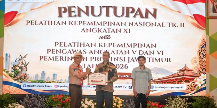 Kwarda Pramuka Jatim Salurkan Bantuan Rp 467 Juta untuk Korban Gempa di NTT