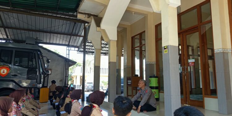 Perkuat Kedisiplinan dan Tanggung Jawab Anggota, Saka Bhayangkara Tingkat Cabang Kota Kediri Sematkan Wings