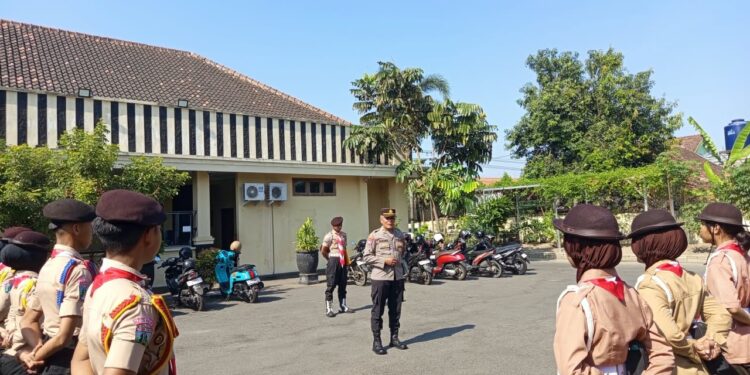 Perkuat Kedisiplinan dan Tanggung Jawab Anggota, Saka Bhayangkara Tingkat Cabang Kota Kediri Sematkan Wings