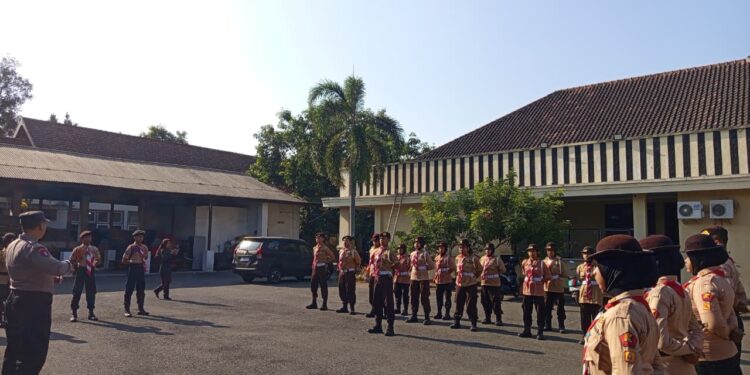 Perkuat Kedisiplinan dan Tanggung Jawab Anggota, Saka Bhayangkara Tingkat Cabang Kota Kediri Sematkan Wings