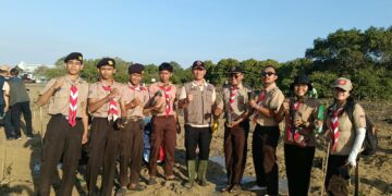 Hijaukan Pesisir Badung demi Mitigasi Bencana Berkelanjutan Pramuka Peduli Kwarda Bali Tanam Mangrove di Pulau Pudut Tanjung Benoa