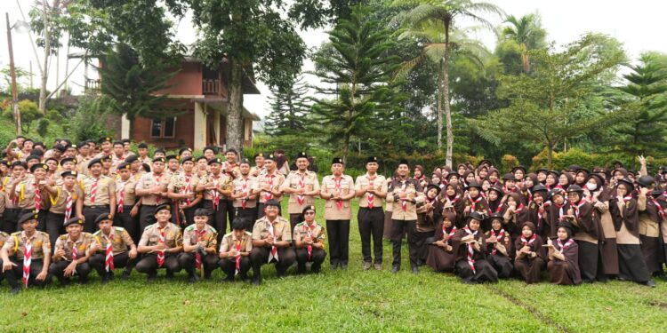 Ketua Kwarcab Gerakan Pramuka Kota Medan Buka Kemah Pelajar Pancasila Cintai Negeri SMA Al Fityan School Medan