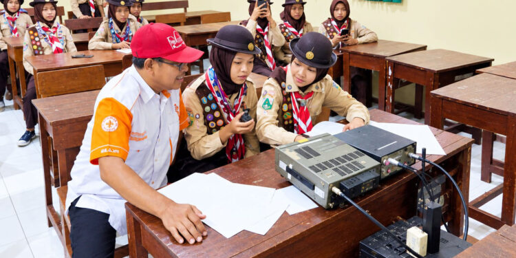 Perkuat Kepemimpinan dan Keterampilan Komunikasi, Kwarcab Malang Gelar Dianpinsat dan JOTA-JOTI 2026