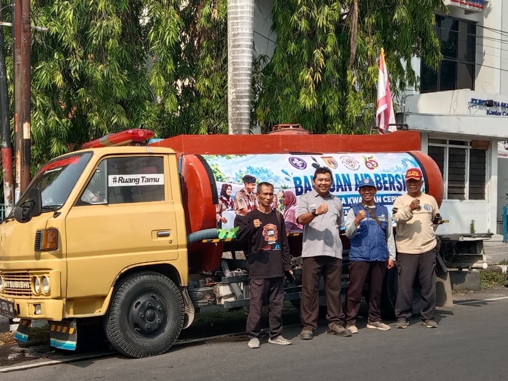 Kwartir Ranting Cepu Kembali Salurkan Bantuan Air Bersih di Desa Mernung dan Kelurahan Ngroto