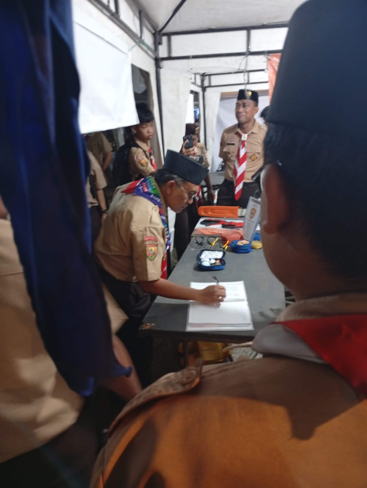 Pererat Kebersamaan dan Semarakkan Hari Pramuka ke-65, Ketua Kwarcab Kota Depok Kunjungi Stan Kwarran Cilodong