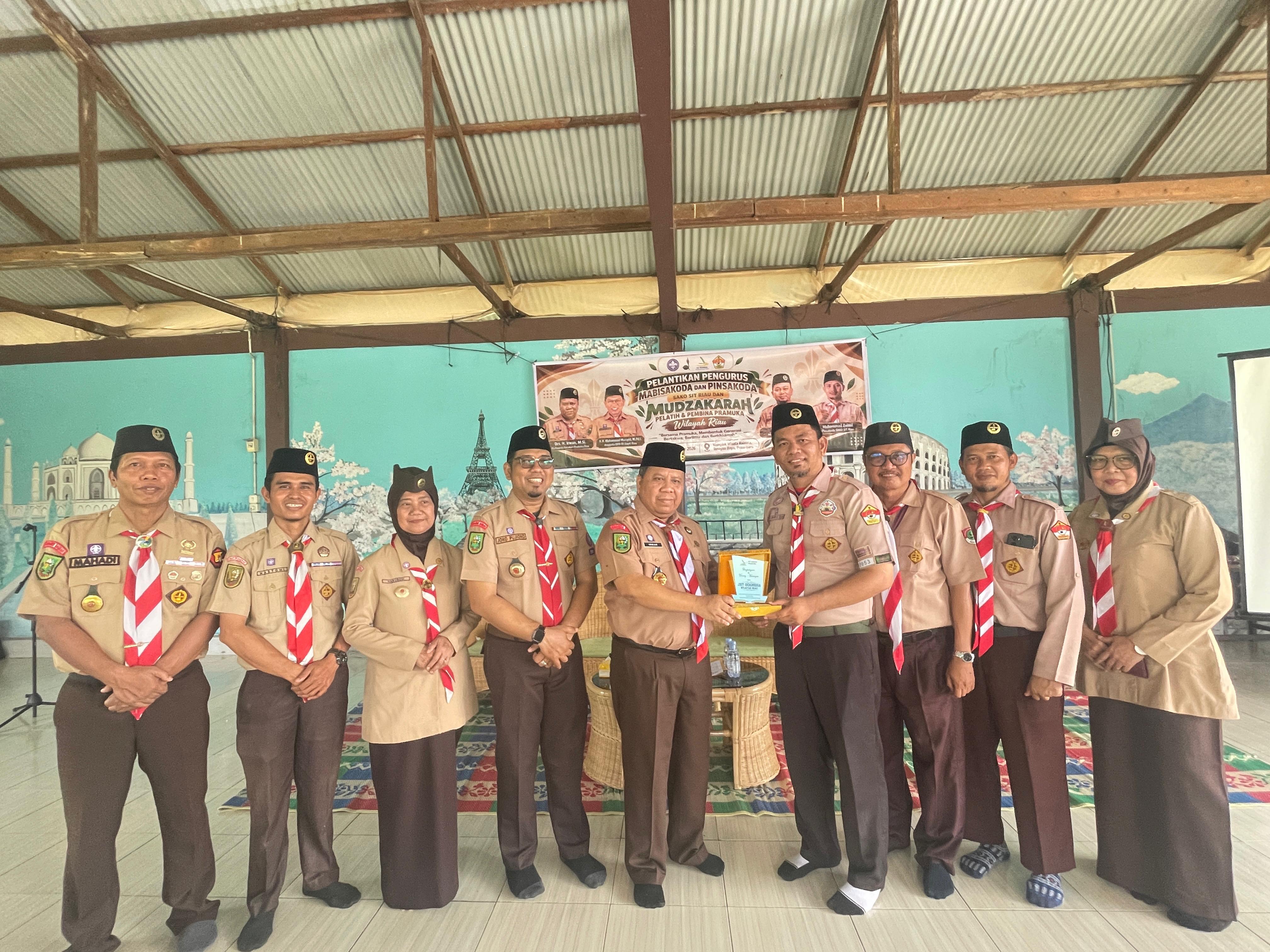 KETUA KWARDA RIAU LANTIK PENGURUS PINSAKODA PRAMUKA JSIT DAERAH RIAU DI WISATA RAINATA
